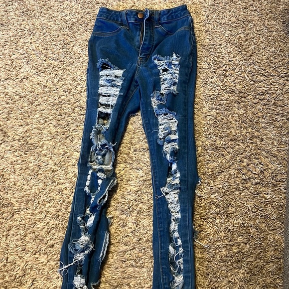 Cutest ripped jeans - Picture 2 of 3